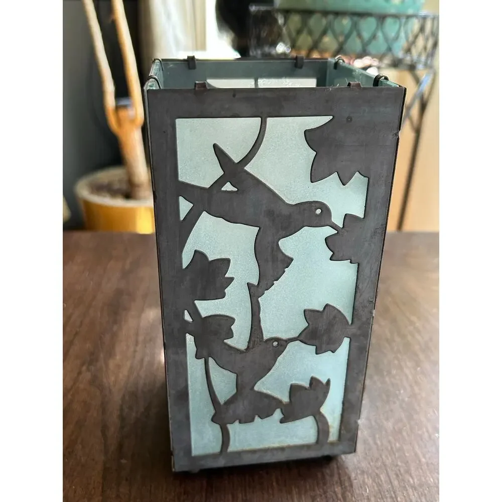 Unbranded hummingbird candle